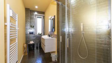 Dusche, Haartrockner, Bidet