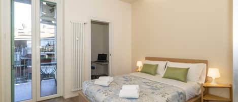 1 bedroom, iron/ironing board, internet, bed sheets