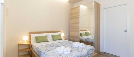 1 bedroom, iron/ironing board, internet, bed sheets