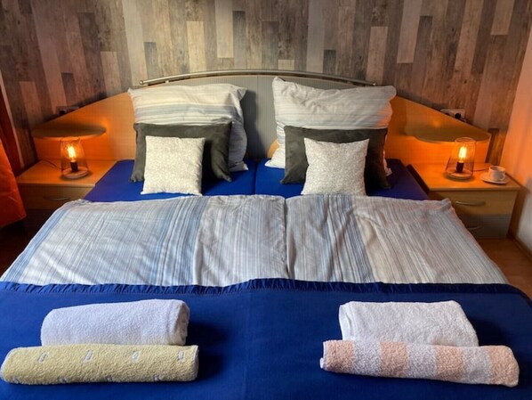 2 habitaciones, escritorio, tabla de planchar con plancha y wifi gratis