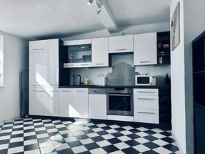 Fridge, microwave, oven, stovetop