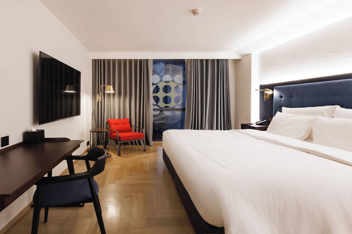 Kamer, 1 kingsize bed (Downtown) | 1 slaapkamer, luxe beddengoed, donzen dekbedden, pillowtop-bedden