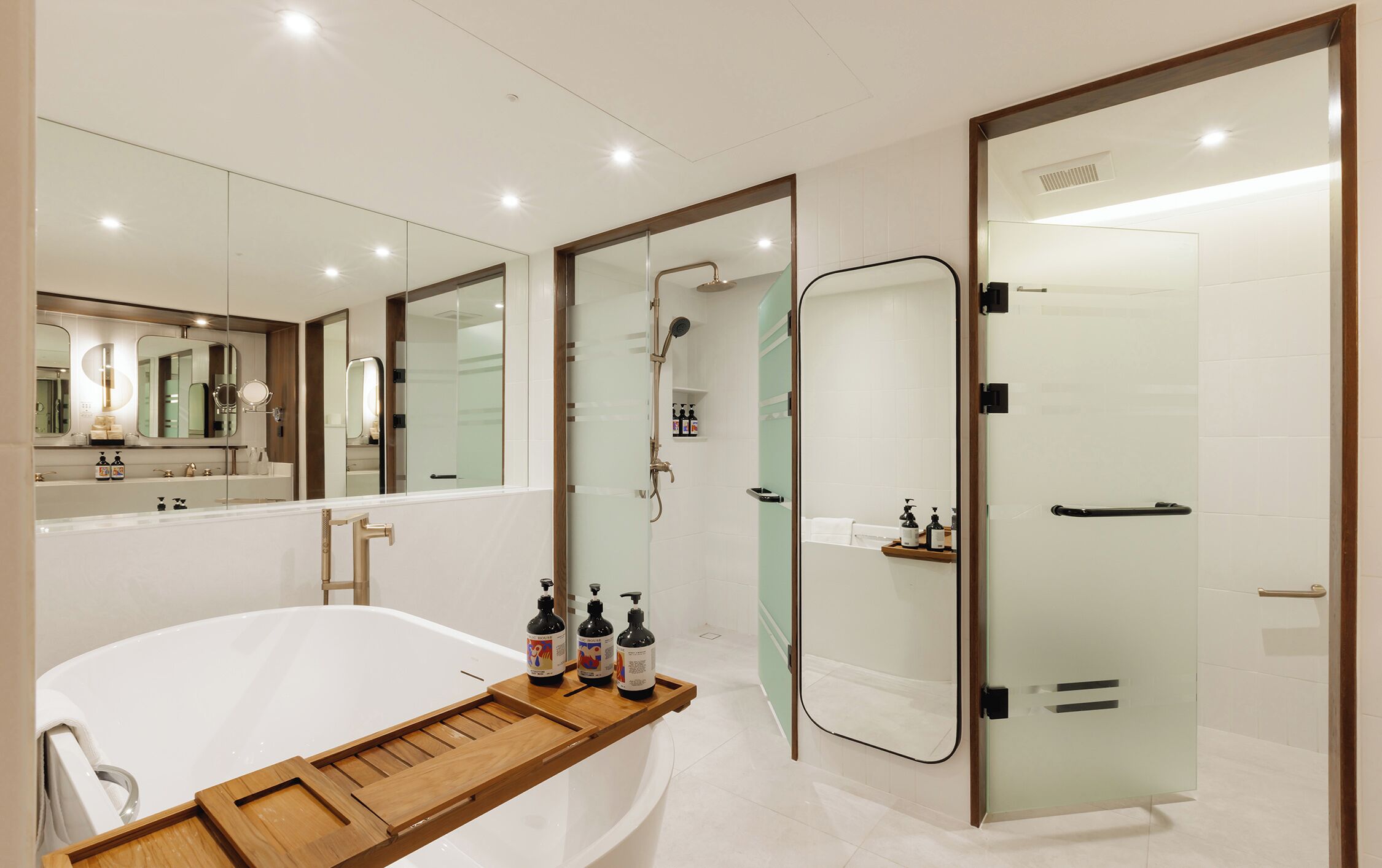 Photo - Public House Bangkok, a Member of Design Hotels