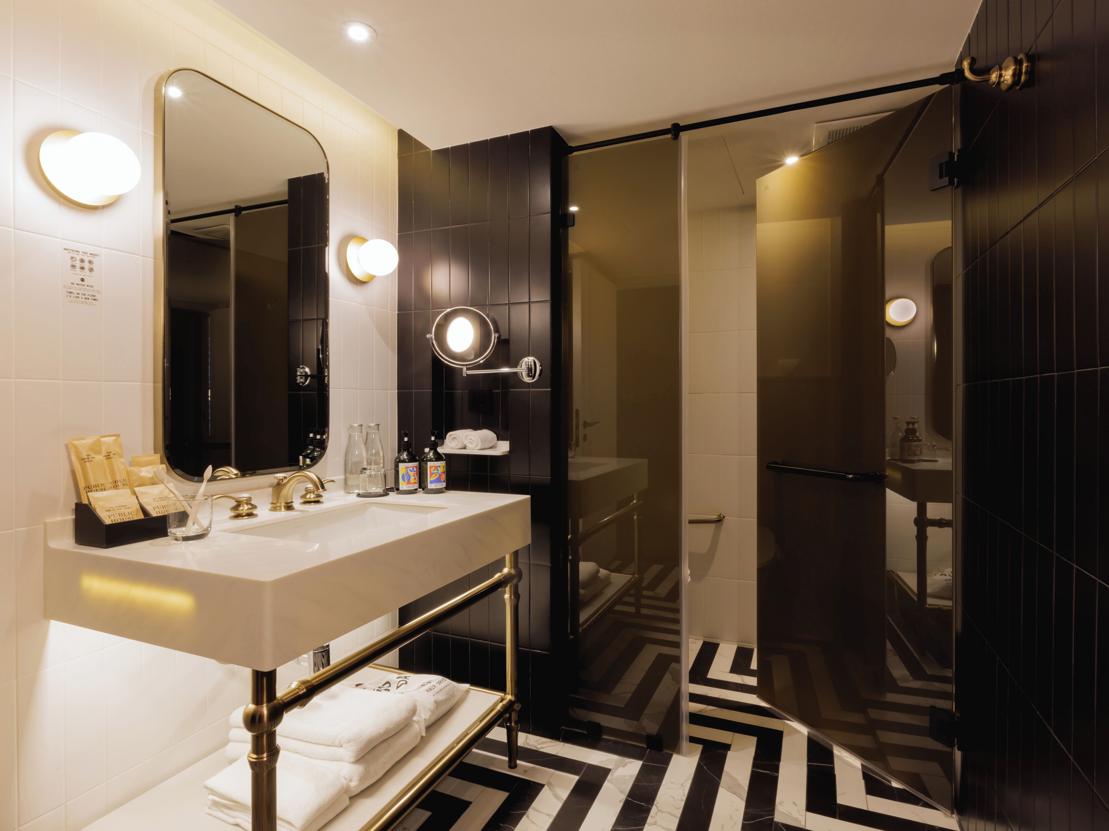 Photo - Public House Bangkok, a Member of Design Hotels