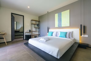 Deluxe kamer, 1 kingsize bed | Een kluis op de kamer, individueel gedecoreerd, individueel gemeubileerd