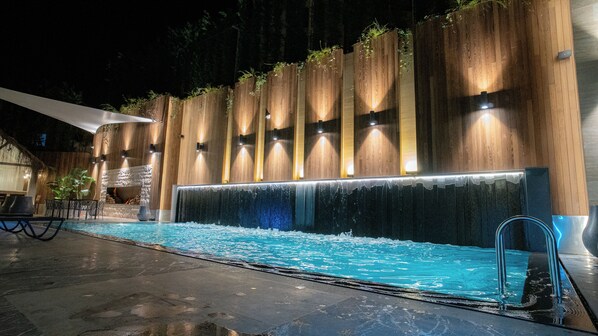 Piscine extérieure (ouverte en saison)