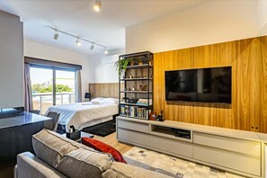 1 quarto, cofres nos quartos, ferros/tábuas de passar roupa