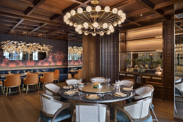 2 restaurants; breakfast, lunch and dinner served  - Taj Amer, Jaipur (Amer)