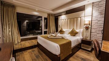 Connect Room | Minibar, in-room safe, individually furnished, iron/ironing board