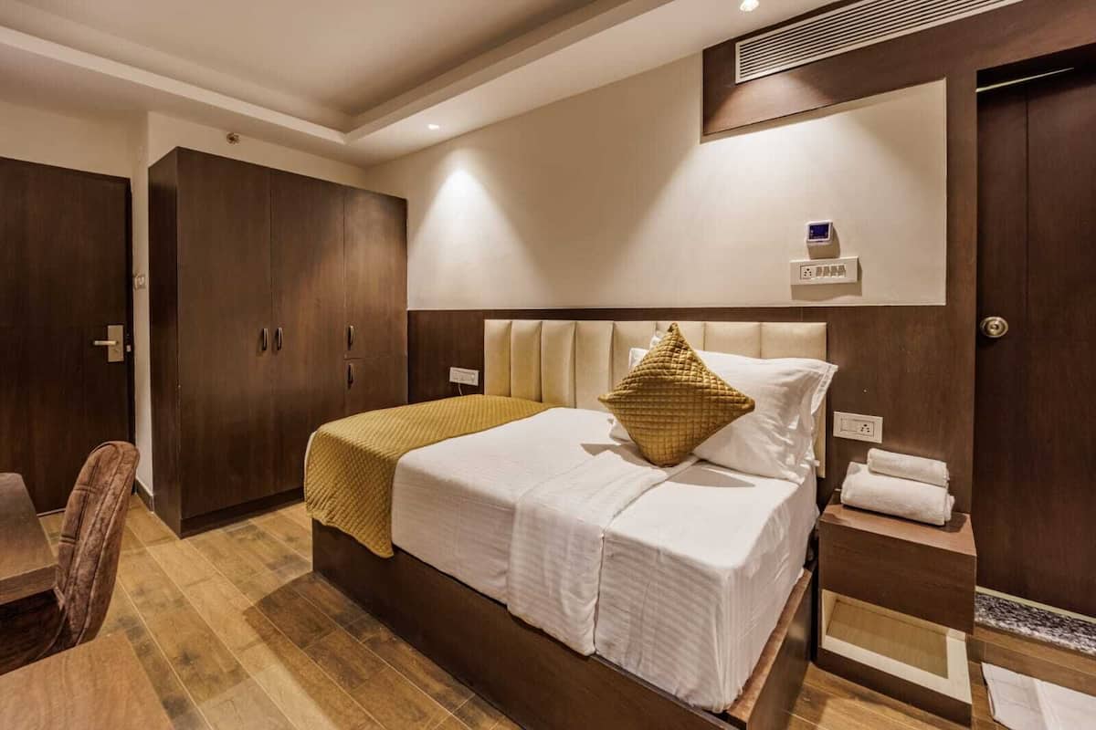 Connect Solo | Minibar, in-room safe, individually furnished, iron/ironing board