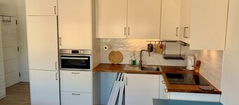 MIRazul: Charming studio 4 minutes' walk from the beach, very central and modern.