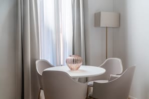 Suite (Rose vista Campiello) | Premium bedding, down comforters, memory foam beds, minibar