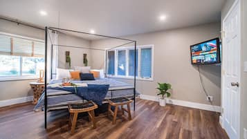 7 soverom, skrivebord, strykejern/-brett og reiseseng for barn