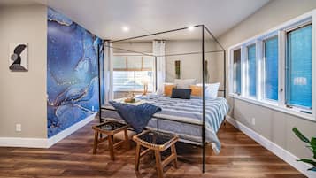 7 habitaciones, escritorio y tabla de planchar con plancha