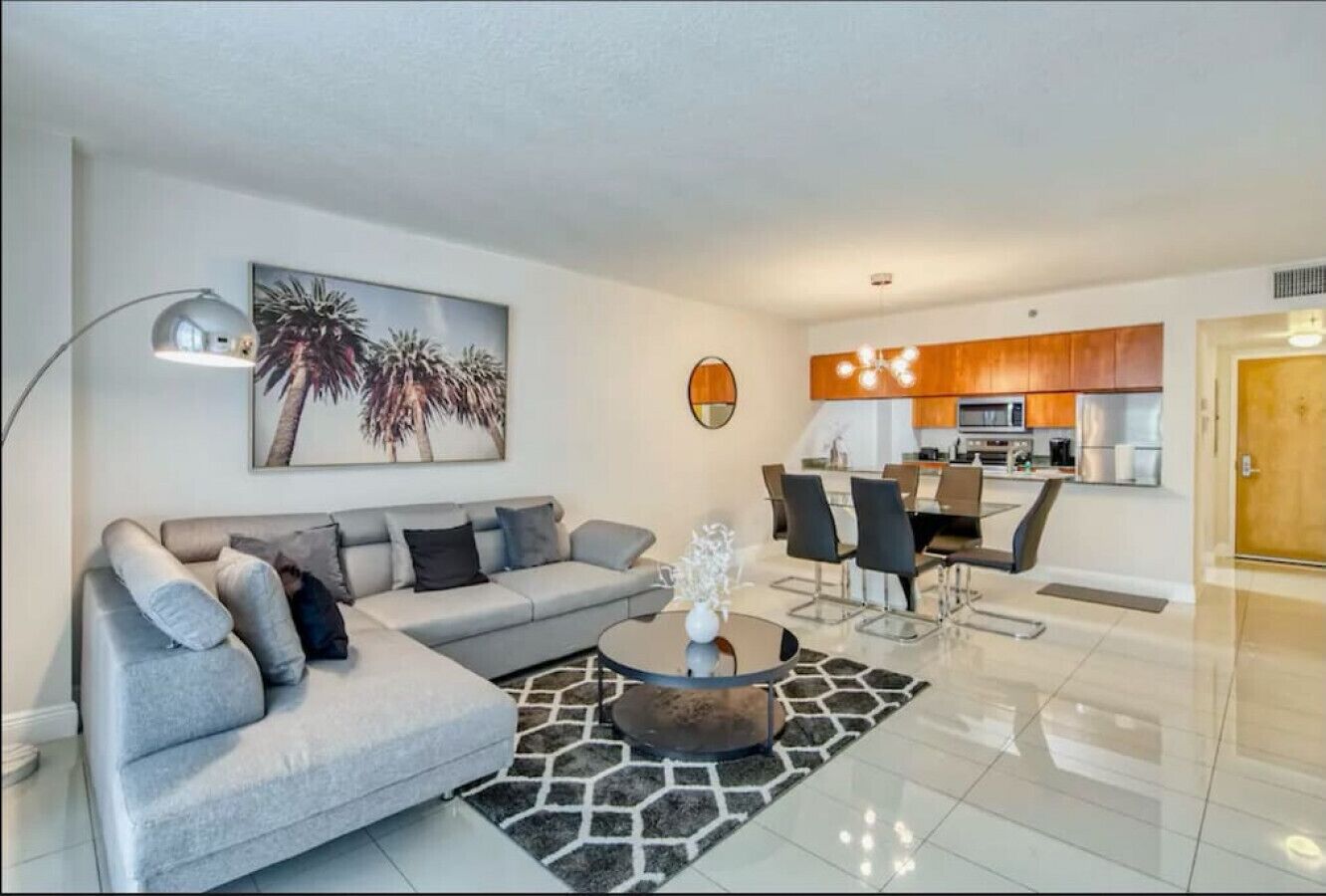Deluxe Oasis with a balcony, bay view, pool, gym, and parking