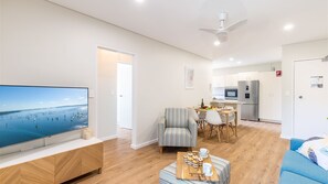 Smart TV - 5 Gretel Lodge, 1 Gretel Cl - family friendly unit close to the water (Nelson Bay)