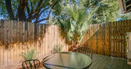 Charming Mid Town Guest House W/private Patio!