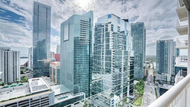 A high-rise urban skyline with modern glass buildings, a clear sky, and a view of a busy street below. - Ocean&City Views Lux Miami Brickell Sleeps 4 KngBd (Miami)
