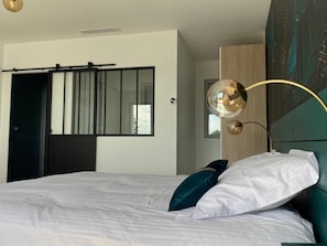 1 Schlafzimmer, Schreibtisch, Bügeleisen/Bügelbrett, Reisekinderbett