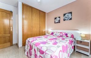 1 chambre, lit parapluie, draps fournis