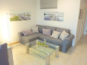 Fernseher, DVD-Player, Stereoanlage