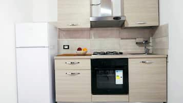 Classic Condo, 3 Bedrooms | Private kitchen | Oven