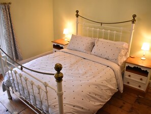 Cottage | 2 bedrooms, individually decorated, individually furnished, free WiFi - Church View Cottage (Ashbourne)