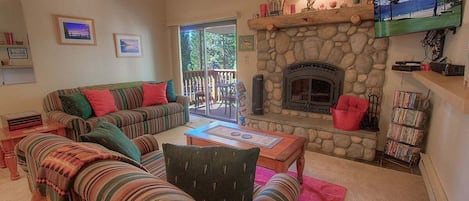 TV, fireplace