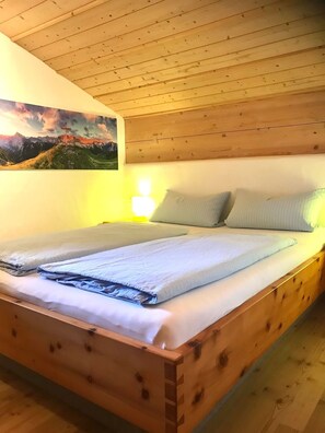2 chambres, lit de bébé portatif, Wi-Fi, literie fournie