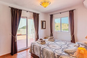 6 Schlafzimmer, Zimmersafe, Bügeleisen/Bügelbrett, Reisekinderbett