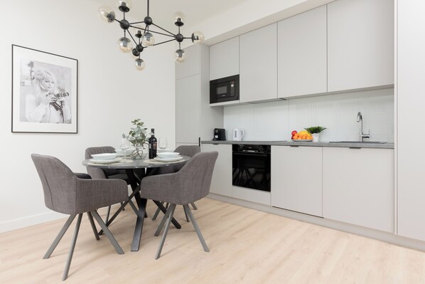 Apartment, 1 Bedroom, Balcony | Private kitchenette | Microwave, oven, coffee/tea maker, electric kettle