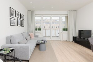 Apartment, 1 Bedroom, Balcony | Living room