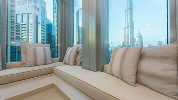 Design-Apartment | Wohnbereich | 55-Zoll-Smart-TV mit Kabelempfang, Fernseher