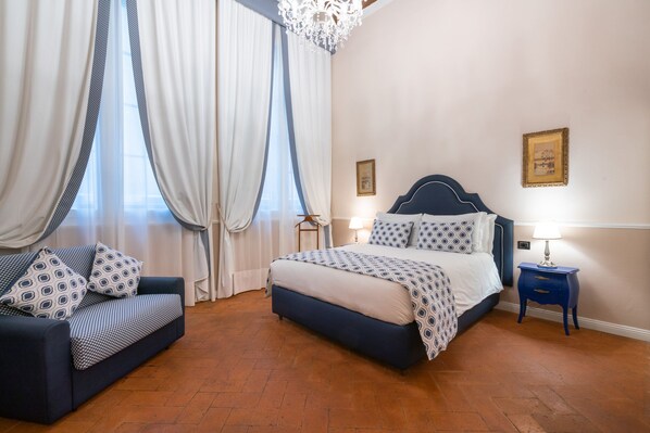 Superior Room | Down duvets, pillow-top beds, in-room safe, blackout curtains - Dimora del Cardinale - Residenza d'epoca (Florence)