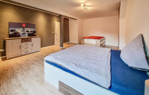 1 bedroom, free WiFi, bed sheets