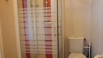 Douche, serviettes fournies