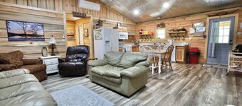 Degray Lake Cabin with kayaks available upon request