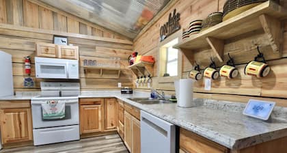 Degray Lake Cabin with kayaks available upon request