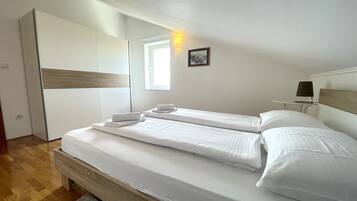 Comfort Apartment | 1 bedroom, blackout curtains, iron/ironing board, free WiFi