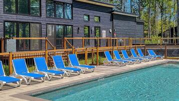 Piscina all'aperto, una piscina riscaldata