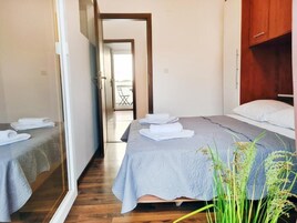 Casa Confort | 2 dormitorios, edredones de plumas, cortinas opacas