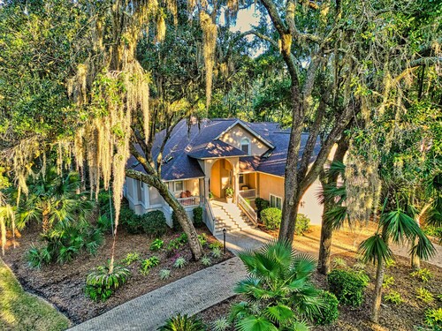 Luxury Home Walk to Beach Free Heated Pool EV charger Loft