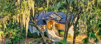 Luxury Home Walk to Beach Free Heated Pool EV charger Loft