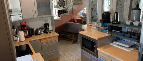 Micro-ondes, four, plaque de cuisson, lave-vaisselle