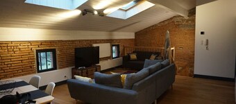 Loft-style apartment - 80m2, quiet, close to Airbus and MEETT