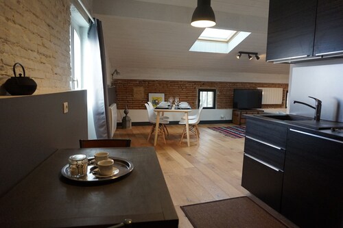 Loft-style apartment - 80m2, quiet, close to Airbus and MEETT
