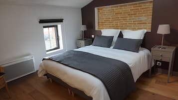 2 slaapkamers, een strijkplank/strijkijzer, reisbedje, gratis wifi