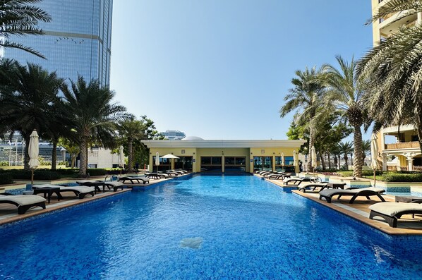 Outdoor pool - HiGuest - Marina Residences 6 (Dubai)