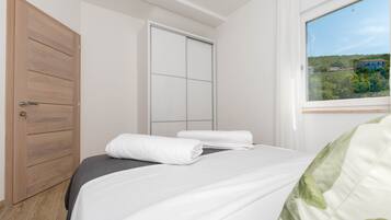 1 bedroom, premium bedding, desk, blackout curtains