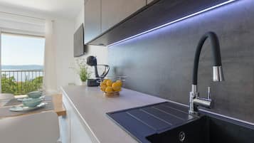 Deluxe Apartment 1 | Eget kjøkken | Spisebord